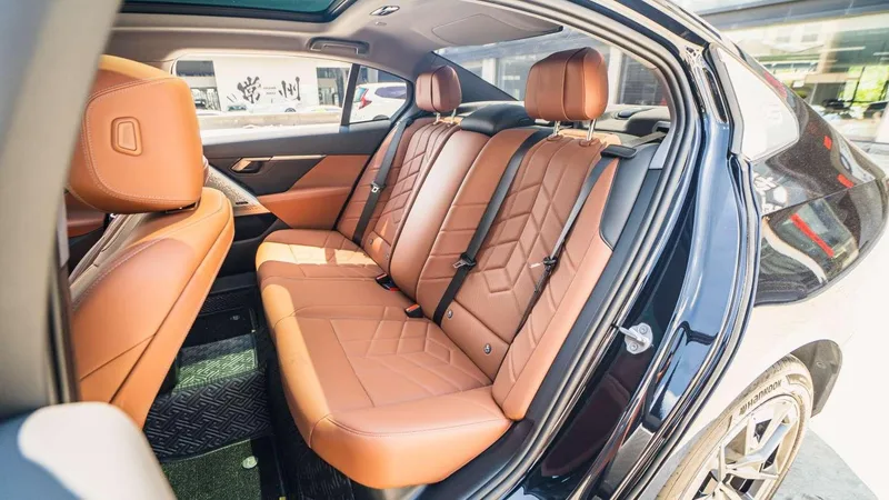 BMW 5 Series 2024 530Li Leading Type Luxury Set exterior photo 5 BMW 5 Series 2024 530Li Leading Type Luxury Set exterior photo 5