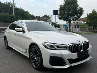 BMW 5 Series 2023 Restyling 530Li Leading Type M Sports suit exterior photo 3