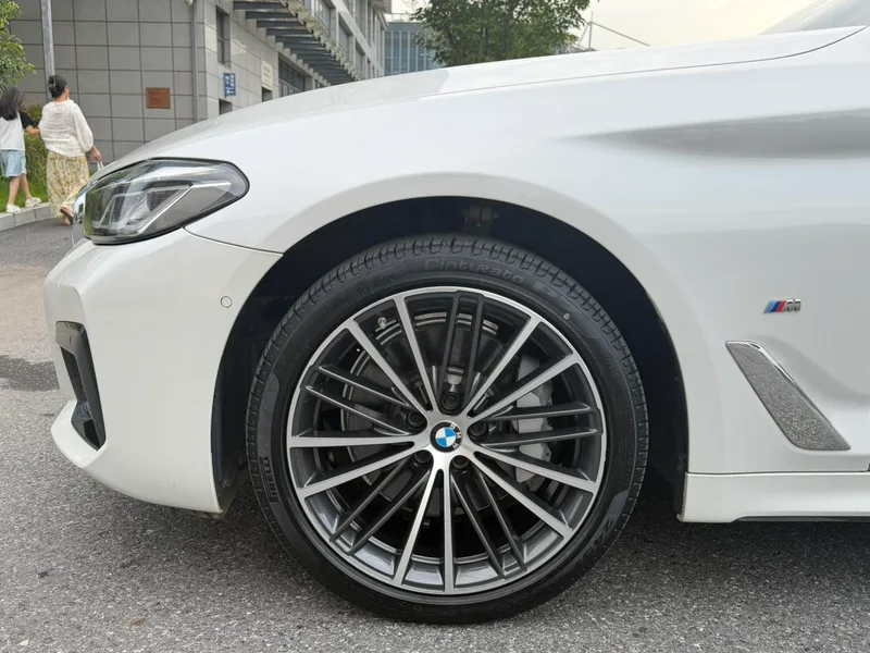 BMW 5 Series 2023 Restyling 530Li Leading Type M Sports suit exterior photo 4