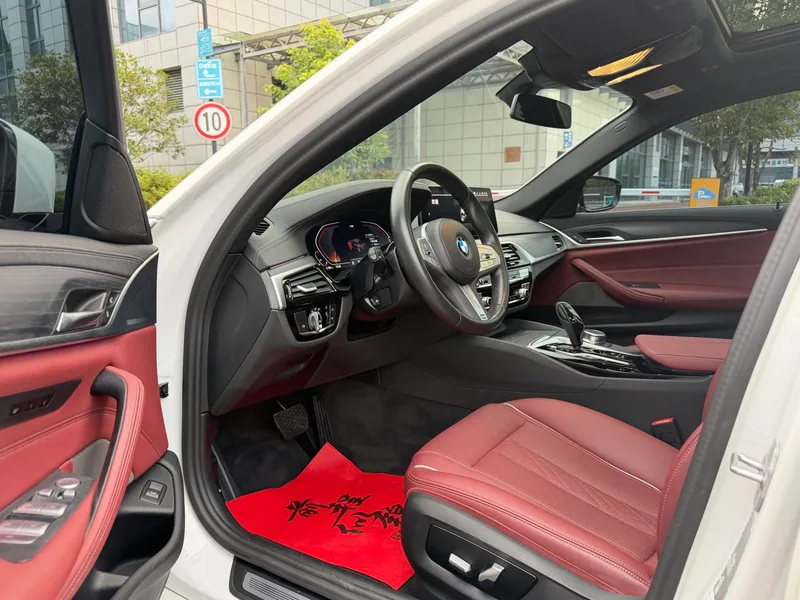 BMW 5 Series 2023 Restyling 530Li Leading Type M Sports suit interior photo 10