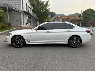 BMW 5 Series 2023 Restyling 530Li Leading Type M Sports suit interior photo 15