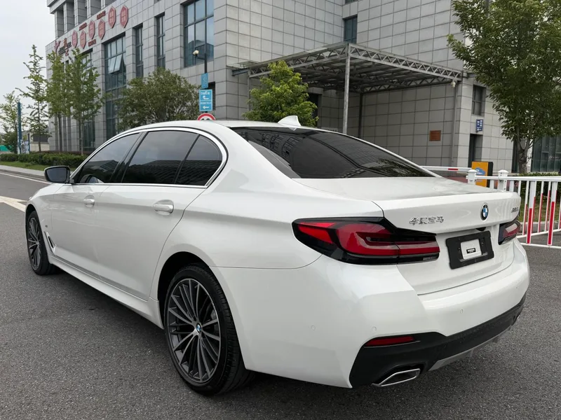 BMW 5 Series 2023 Restyling 530Li Leading Type M Sports suit interior photo 18