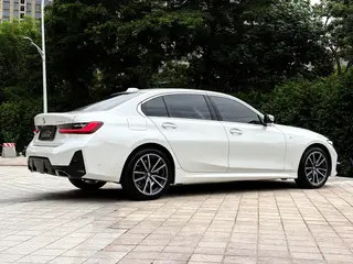 BMW 3 Series 2025 325Li M Ensemble de sport intérieur photo 7 BMW 3 Series 2025 325Li M Ensemble de sport intérieur photo 7