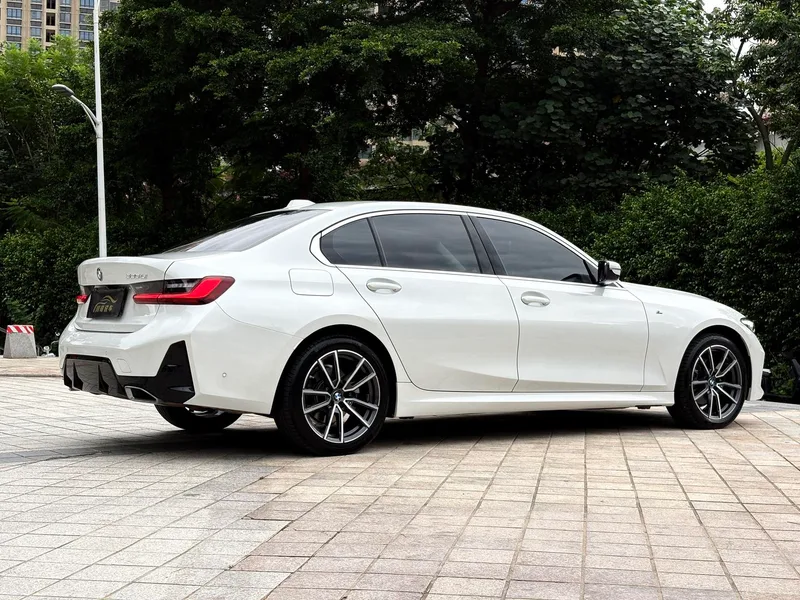 BMW 3 Series 2025 325Li M Ensemble de sport intérieur photo 7 BMW 3 Series 2025 325Li M Ensemble de sport intérieur photo 7