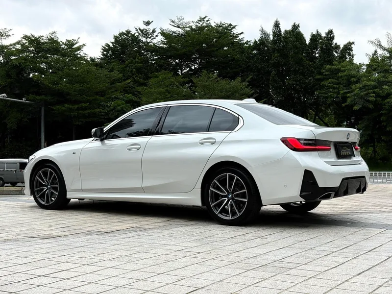BMW 3 Series 2025 325Li M Ensemble de sport intérieur photo 9 BMW 3 Series 2025 325Li M Ensemble de sport intérieur photo 9