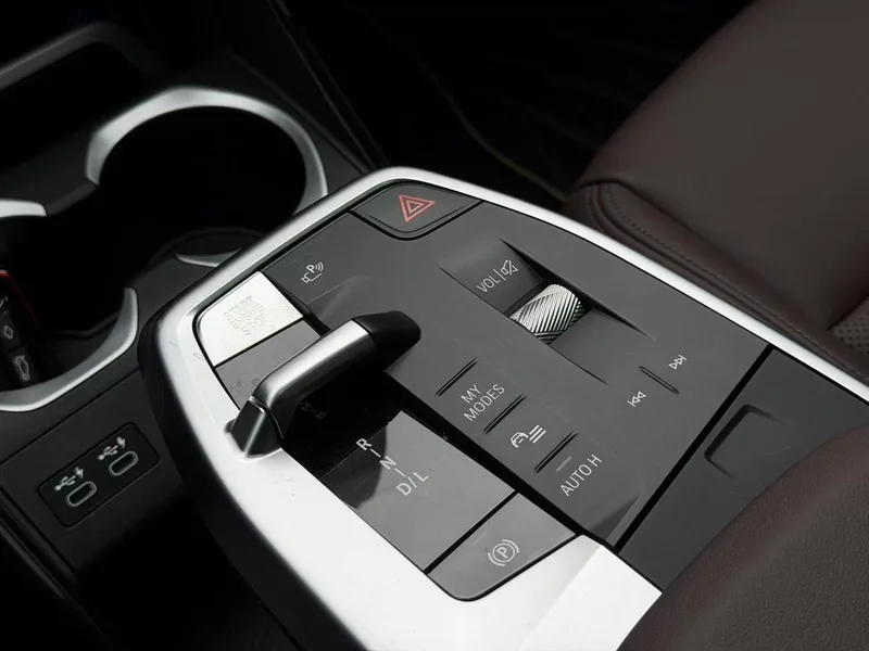 BMW X1 2023 sDrive25Li M Sports suit interior photo 9