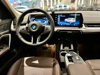 BMW X1 2023 sDrive25Li M Sports suit interior photo 7