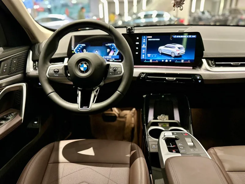 BMW X1 2023 sDrive25Li M Sports suit interior photo 7