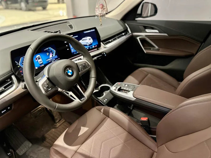 BMW X1 2023 sDrive25Li M Sports suit interior photo 8