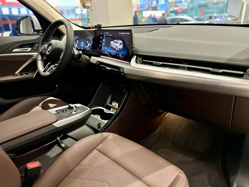 BMW X1 2023 sDrive25Li M Sports suit interior photo 9
