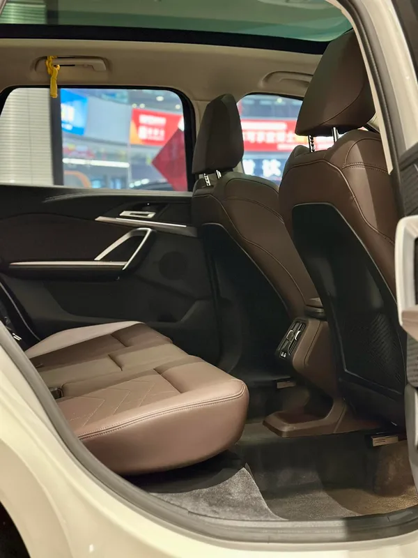 BMW X1 2023 sDrive25Li M Sports suit interior photo 10