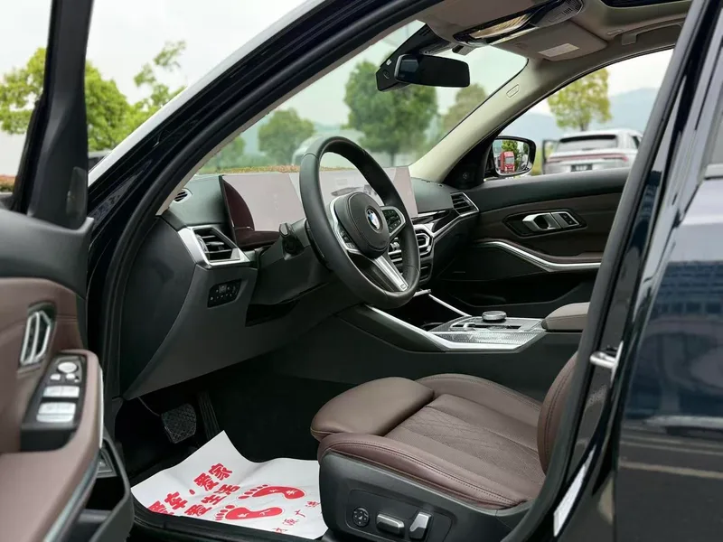 BMW 3 Series 2023 325Li M Sports Night Suit interior photo 9