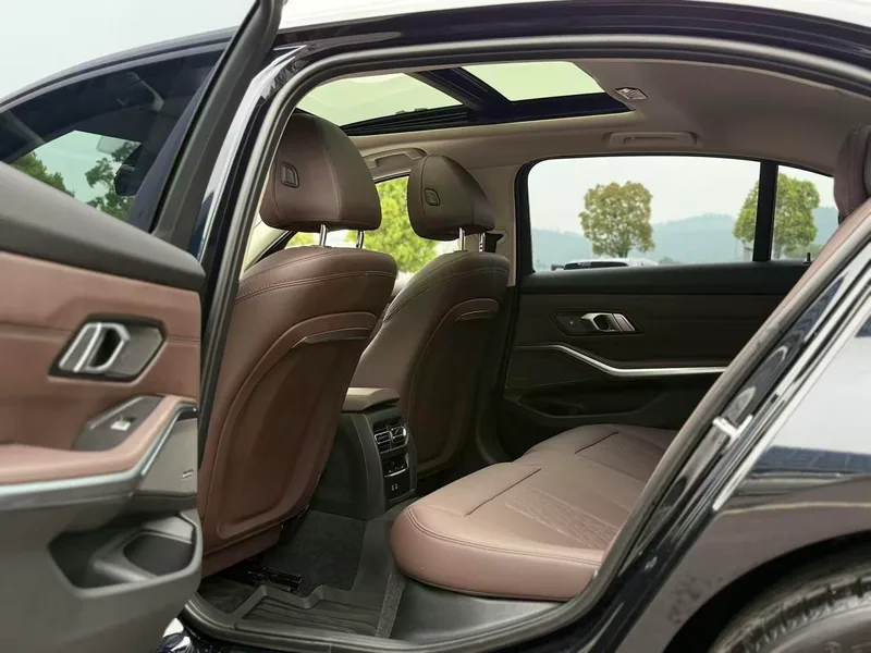 BMW 3 Series 2023 325Li M Sports Night Suit interior photo 10