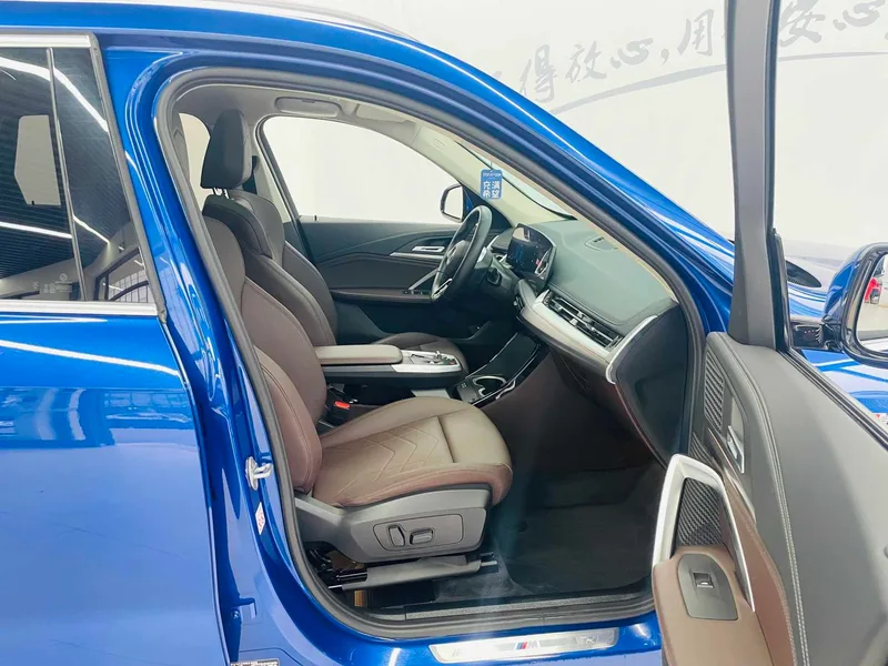BMW X1 2023 sDrive25Li M Sports suit interior photo 13
