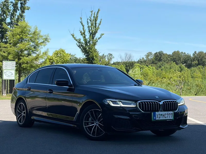 BMW 5 Series 2022 Segundo cambio 535Le M Conjunto deportivo exterior foto 3