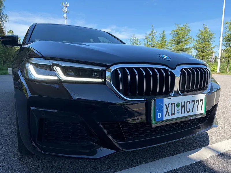 BMW 5 Series 2022 Segundo cambio 535Le M Conjunto deportivo exterior foto 4