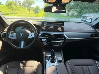 BMW 5 Series 2022 Segundo cambio 535Le M Conjunto deportivo interior foto 12