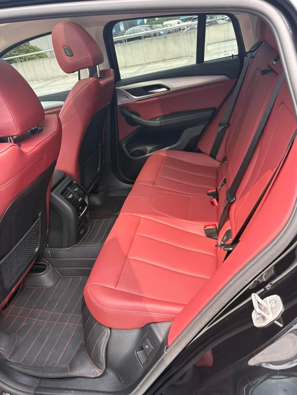 BMW X4 2022 xDrive 25i M Sports suit interior photo 9 BMW X4 2022 xDrive 25i M Sports suit interior photo 9