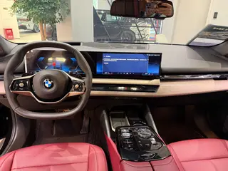 BMW 5 Series 2024 530Li Tipo de lujo Traje de lujo interior foto 6