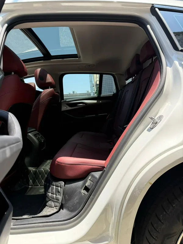 BMW X4 2022 xDrive 25i M Sports suit interior photo 8