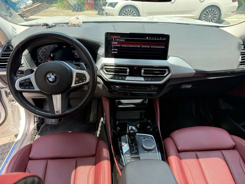 BMW X4 2022 xDrive 25i M Sports suit interior photo 9
