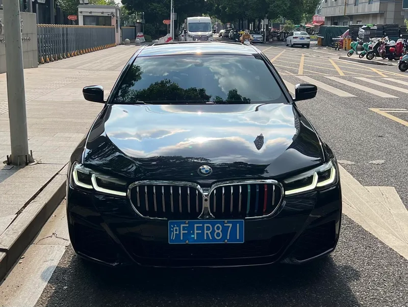 BMW 5 Series 2023 Reforma 530Li Líder M Conjunto deportivo exterior foto 2 BMW 5 Series 2023 Reforma 530Li Líder M Conjunto deportivo exterior foto 2