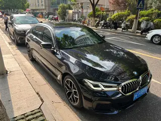 BMW 5 Series 2023 Reforma 530Li Líder M Conjunto deportivo exterior foto 3 BMW 5 Series 2023 Reforma 530Li Líder M Conjunto deportivo exterior foto 3