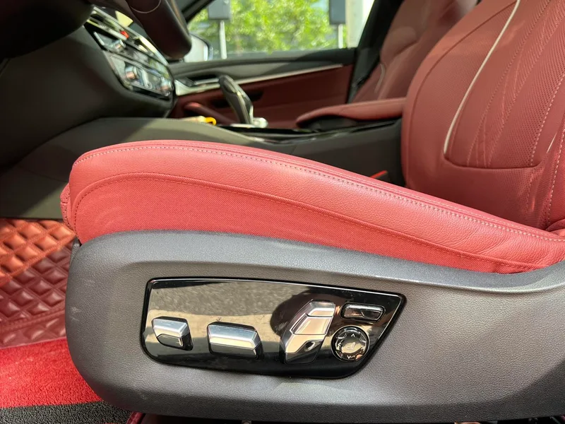 BMW 5 Series 2023 Reforma 530Li Líder M Conjunto deportivo exterior foto 6 BMW 5 Series 2023 Reforma 530Li Líder M Conjunto deportivo exterior foto 6