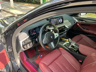 BMW 5 Series 2023 Reforma 530Li Líder M Conjunto deportivo exterior foto 7 BMW 5 Series 2023 Reforma 530Li Líder M Conjunto deportivo exterior foto 7