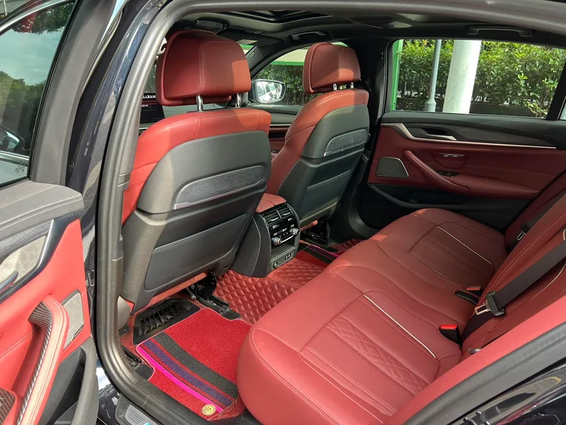 BMW 5 Series 2023 Reforma 530Li Líder M Conjunto deportivo interior foto 13 BMW 5 Series 2023 Reforma 530Li Líder M Conjunto deportivo interior foto 13