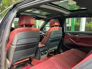 BMW 5 Series 2023 Reforma 530Li Líder M Conjunto deportivo interior foto 14 BMW 5 Series 2023 Reforma 530Li Líder M Conjunto deportivo interior foto 14