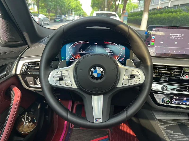 BMW 5 Series 2023 Reforma 530Li Líder M Conjunto deportivo interior foto 16 BMW 5 Series 2023 Reforma 530Li Líder M Conjunto deportivo interior foto 16