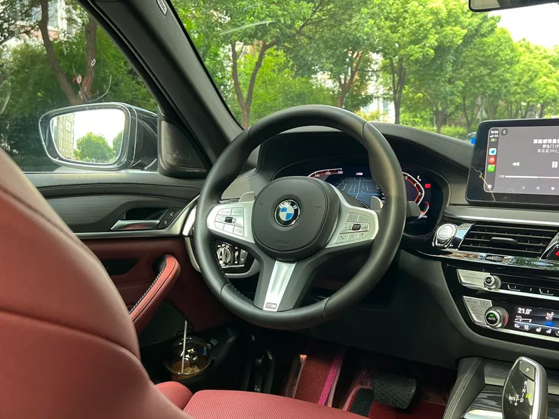 BMW 5 Series 2023 Reforma 530Li Líder M Conjunto deportivo interior foto 18 BMW 5 Series 2023 Reforma 530Li Líder M Conjunto deportivo interior foto 18