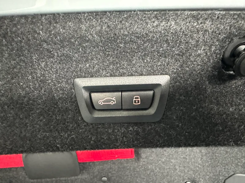 BMW 4 Series 2024 430i M Set de nuit de sport intérieur photo 14
