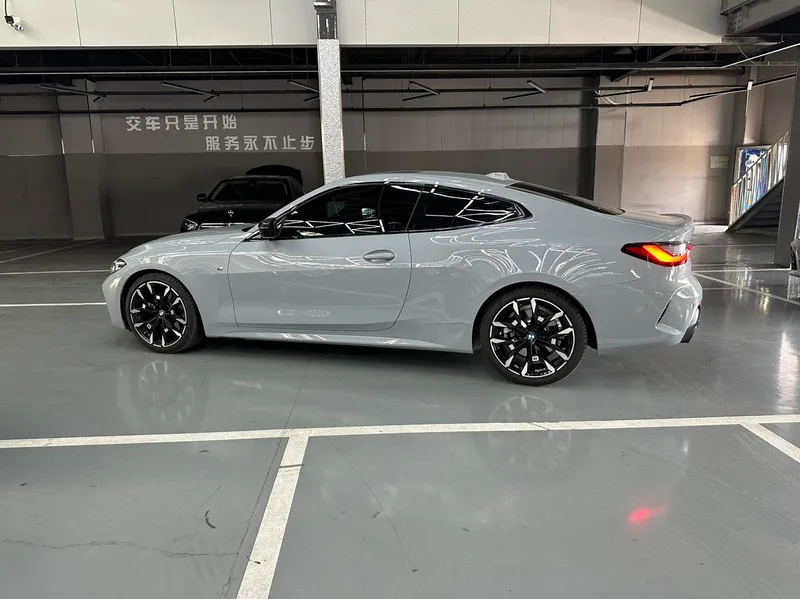 BMW 4 Series 2024 430i M Set de nuit de sport intérieur photo 17