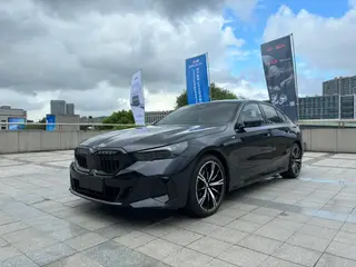 BMW 5 Series 2024 530i Tipo de lujo M Conjunto deportivo