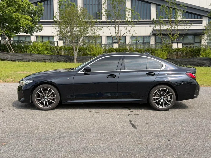 BMW 3 Series 2023 320i M Sports suit exterior photo 3 BMW 3 Series 2023 320i M Sports suit exterior photo 3