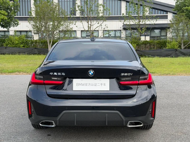 BMW 3 Series 2023 320i M Sports suit exterior photo 4 BMW 3 Series 2023 320i M Sports suit exterior photo 4