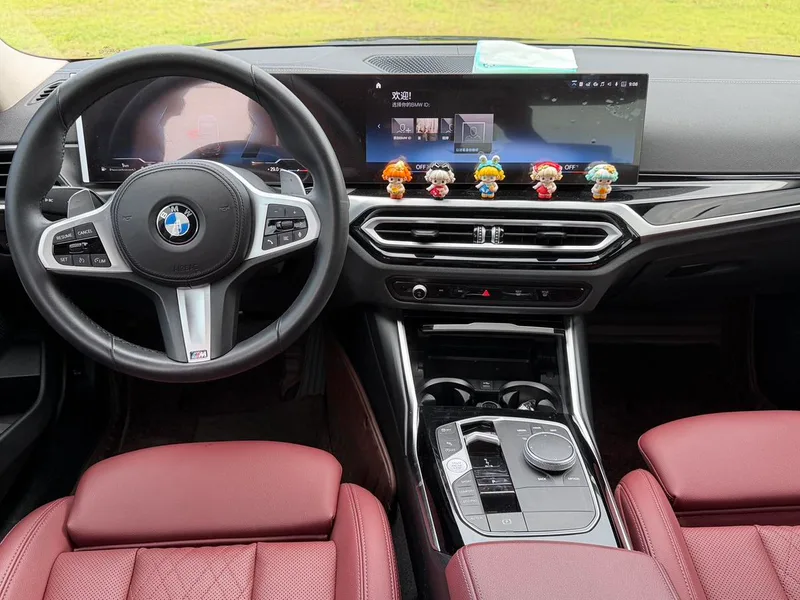 BMW 3 Series 2023 320i M Sports suit interior photo 9 BMW 3 Series 2023 320i M Sports suit interior photo 9