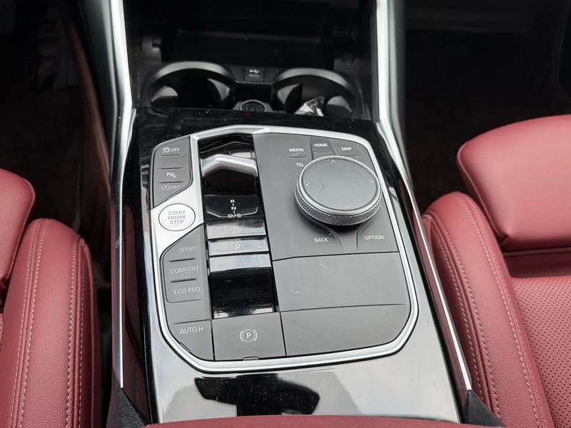 BMW 3 Series 2023 320i M Sports suit interior photo 13 BMW 3 Series 2023 320i M Sports suit interior photo 13
