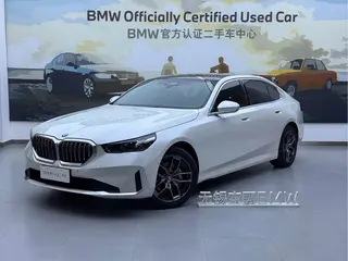BMW 5 Series 2024 530Li Líder Traje de lujo