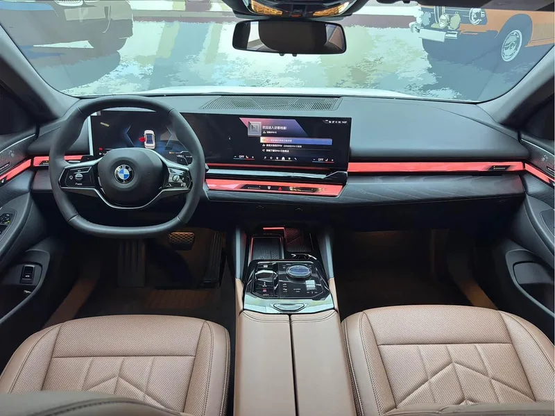 BMW 5 Series 2024 530Li Líder Traje de lujo interior foto 13