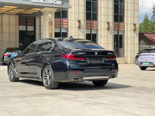 BMW 5 Series 2022 Segundo cambio 535Le M Conjunto deportivo exterior foto 5