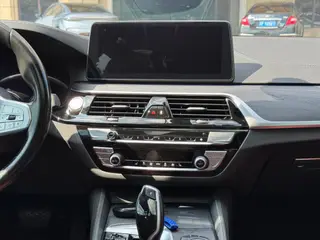 BMW 5 Series 2022 Segundo cambio 535Le M Conjunto deportivo interior foto 13