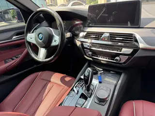 BMW 5 Series 2022 Segundo cambio 535Le M Conjunto deportivo interior foto 15