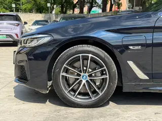 BMW 5 Series 2022 Segundo cambio 535Le M Conjunto deportivo interior foto 17