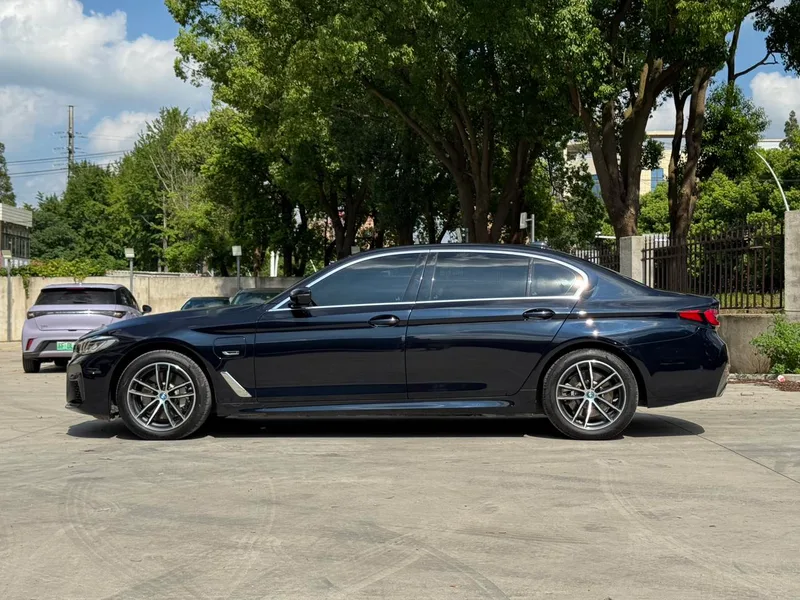 BMW 5 Series 2022 Segundo cambio 535Le M Conjunto deportivo interior foto 18