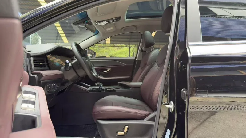 Jetour X90 PLUS 2023 1.6TD DCT Single-level floor interior photo 11 Jetour X90 PLUS 2023 1.6TD DCT Single-level floor interior photo 11