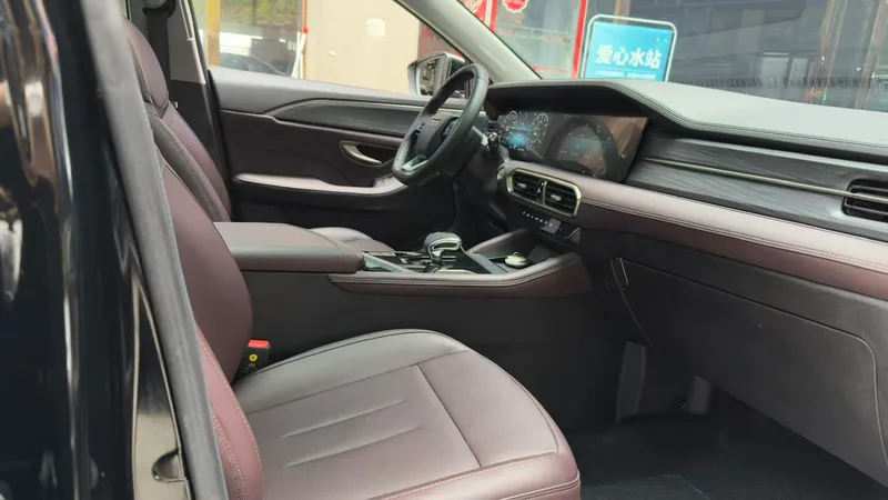 Jetour X90 PLUS 2023 1.6TD DCT Single-level floor interior photo 14 Jetour X90 PLUS 2023 1.6TD DCT Single-level floor interior photo 14