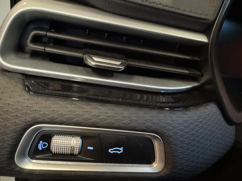 Geely Emgrand 2022 4th Gen 1.5L CVT Flagship interior photo 11 Geely Emgrand 2022 4th Gen 1.5L CVT Flagship interior photo 11